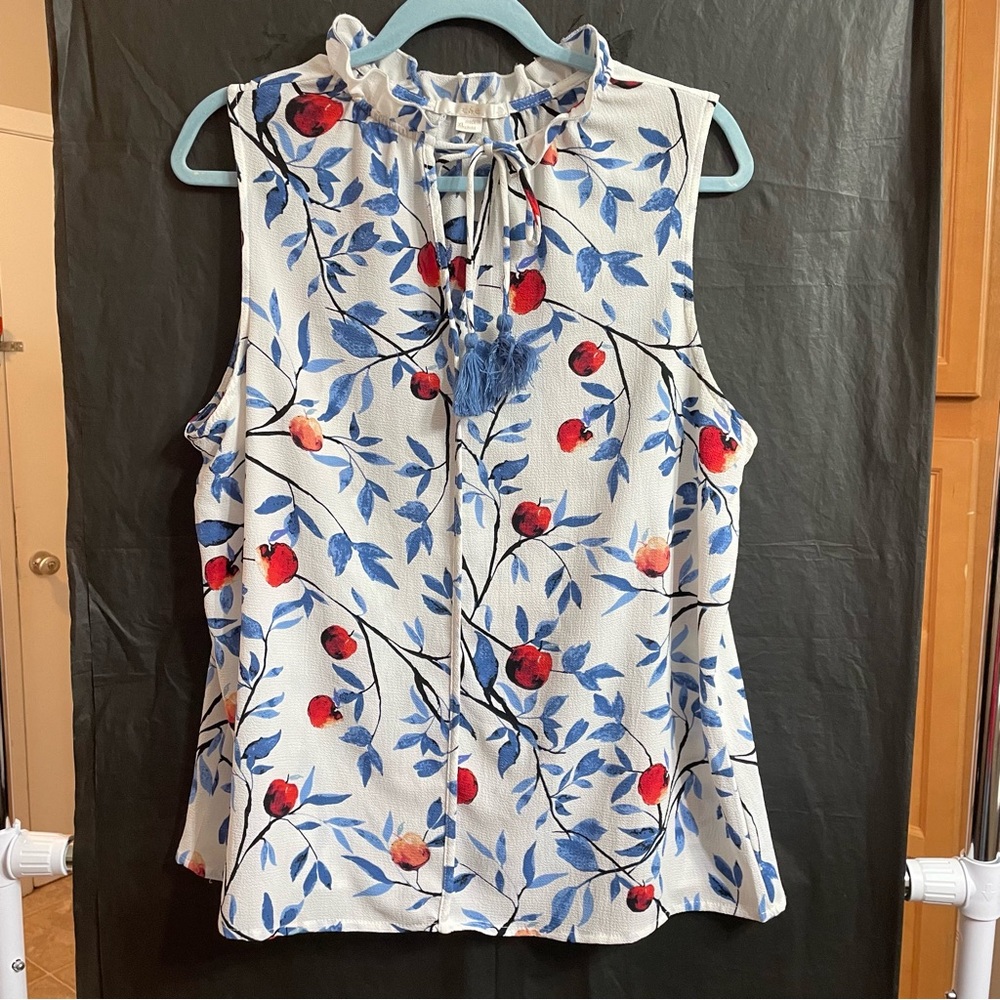Women’s Sleeveless Floral Ruffle Neck XL Blouse Apple Motif Pattern Summer